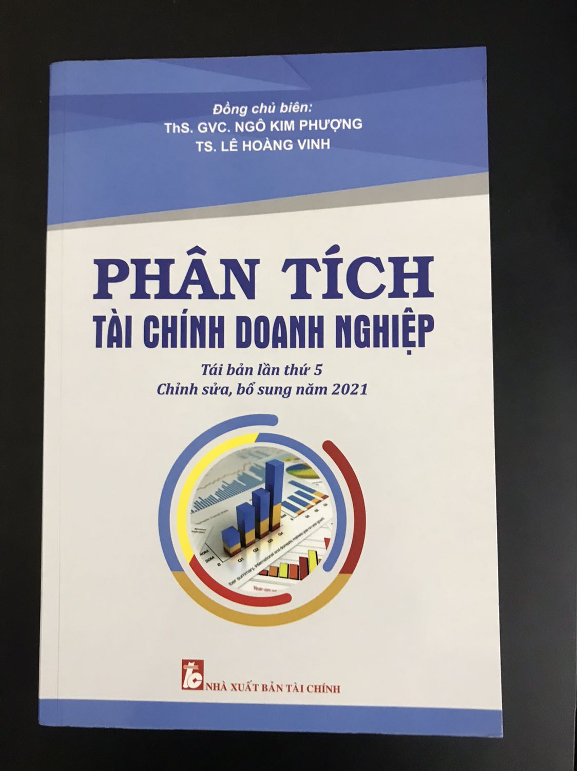 Tiki giao hàng nhanh. Đóng gói cẩn thận. Về nội dung, sách giáo trình rất cơ bản và bổ ích cho cả những bạn không chuyên về tài chính.