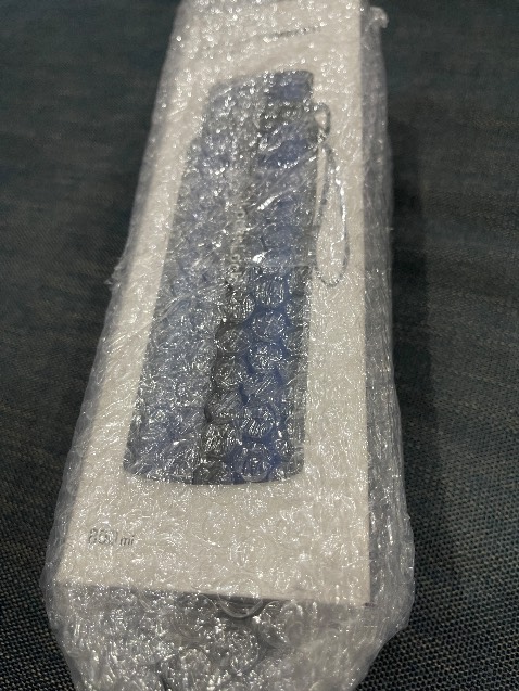 Hàng giao nhanh, bao bì đóng gói cẩn thận. Chỉ tiếc là màu bình (xanh đậm) không được như kỳ vọng, khác với màu hình trên hộp. Có lẽ bình có màu tím nhạt thì đúng hơn. Cảm ơn shop.