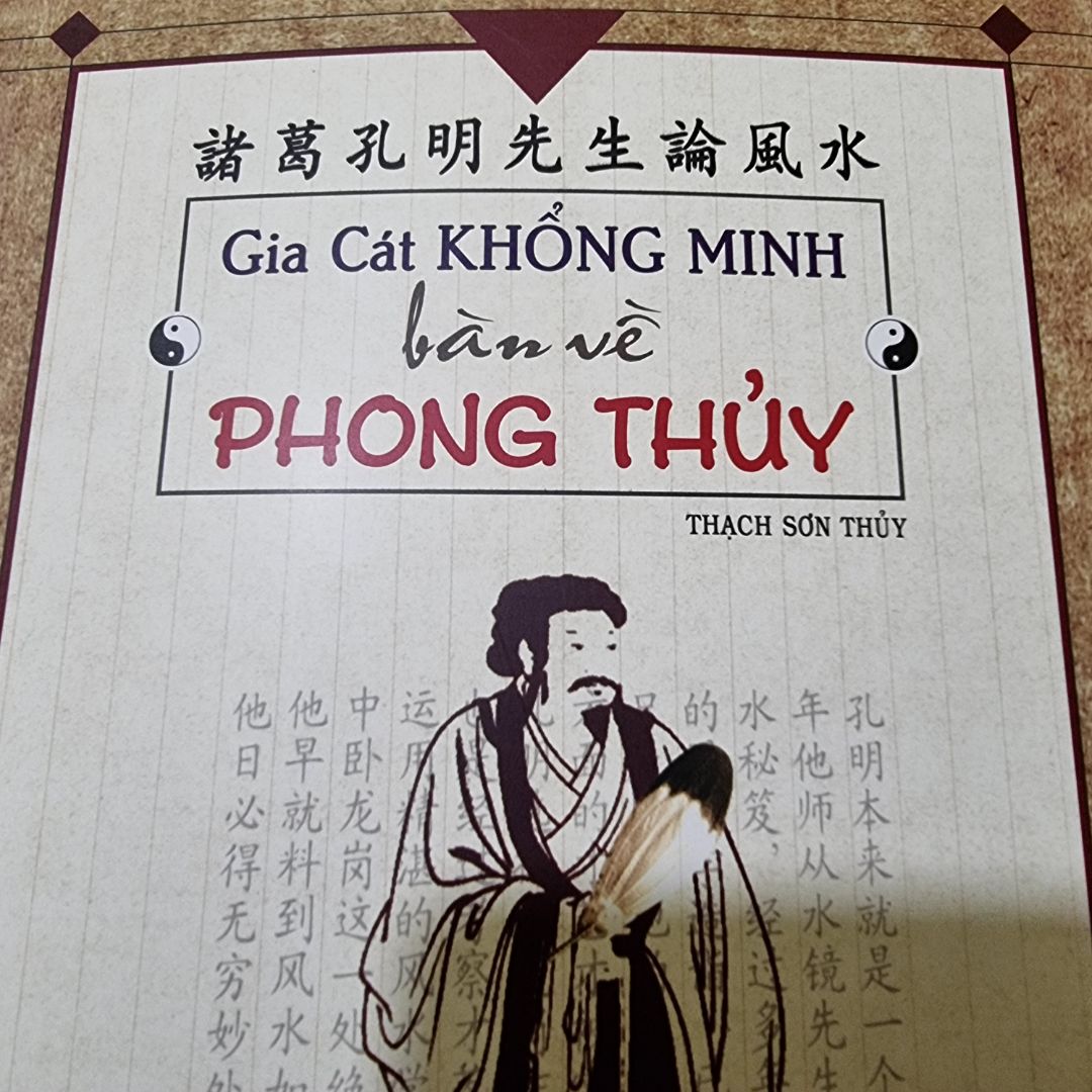 Sách đẹp, bìa mềm, sạch sẽ.
Bên trong in màu, có hình minh họa. Có giá trị rham khảo cho người thích nghiên cứu về phong thủy nói riêng.