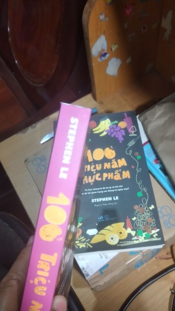 sản phẩm tốt, nội dung hay nhưng mình đặt 2 quyển, một quyển cho bạn của mình và một quyển cho mình thì một quyển bị gãy góc, một quyển bị bong gáy. Mong Tiki xem xét lại khâu đóng gói sách ạ