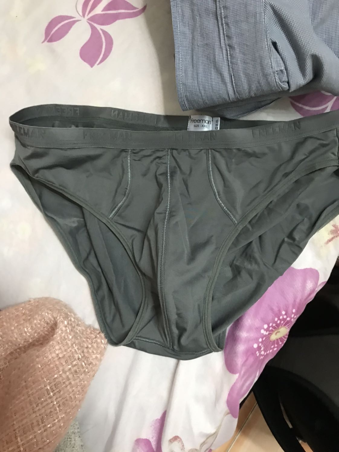 Co giãn, thoải mái. Ck 72kg mua sz xxl hơi rộng, may vẫn mặc đc. Chất khá măt
 Áp mã giảm giá zalopay nên rẻ hơn đáng kể. Mọi ng nên mua nhé