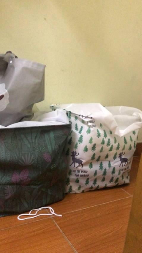 Túi to, rộng, đựng được nhiều đồ. Nhiều mẫu họa tiết nên mình khá thích,hình in ổn khá đẹp. Tuy nhiên, shop cho chọn màu ngẫu nhiên nên khác tiếc nếu được chọn màu thì tốt. Sọt mình đựng được khá nhiều đồ rất tiện. Giao hàng hơi lâu chút mình đặt 4 ngày mới nhận được hàng còn đâu oklaaa