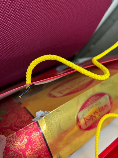 hàng đóng sản phẩm bị chuột và xước . quá ẩu và thất vọng làm ăn chột giật. bình thường bỏ hộp riêng túi riêng , lần này nhận hàng bỏ sẵn hộp trong túi che hộp rách túi rách . xách đi tặng kiểu gì . tôi muốn trả hàng chứ không muốn nhận sản phẩm vứt đi thế này