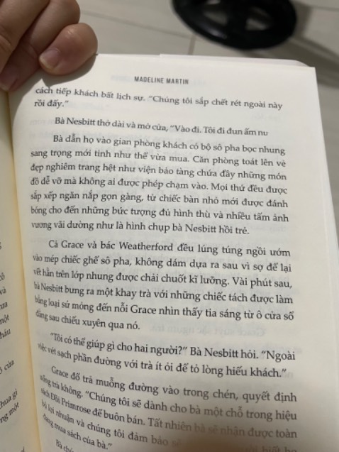 - chất lượng khá tệ khi bị mất chữ
- Sách mình nghe theo review nhưng không ngờ nó hay đến vậy. Phương Hạ viết văn khá hay và sát ý. Nói chung là tuyệt vời