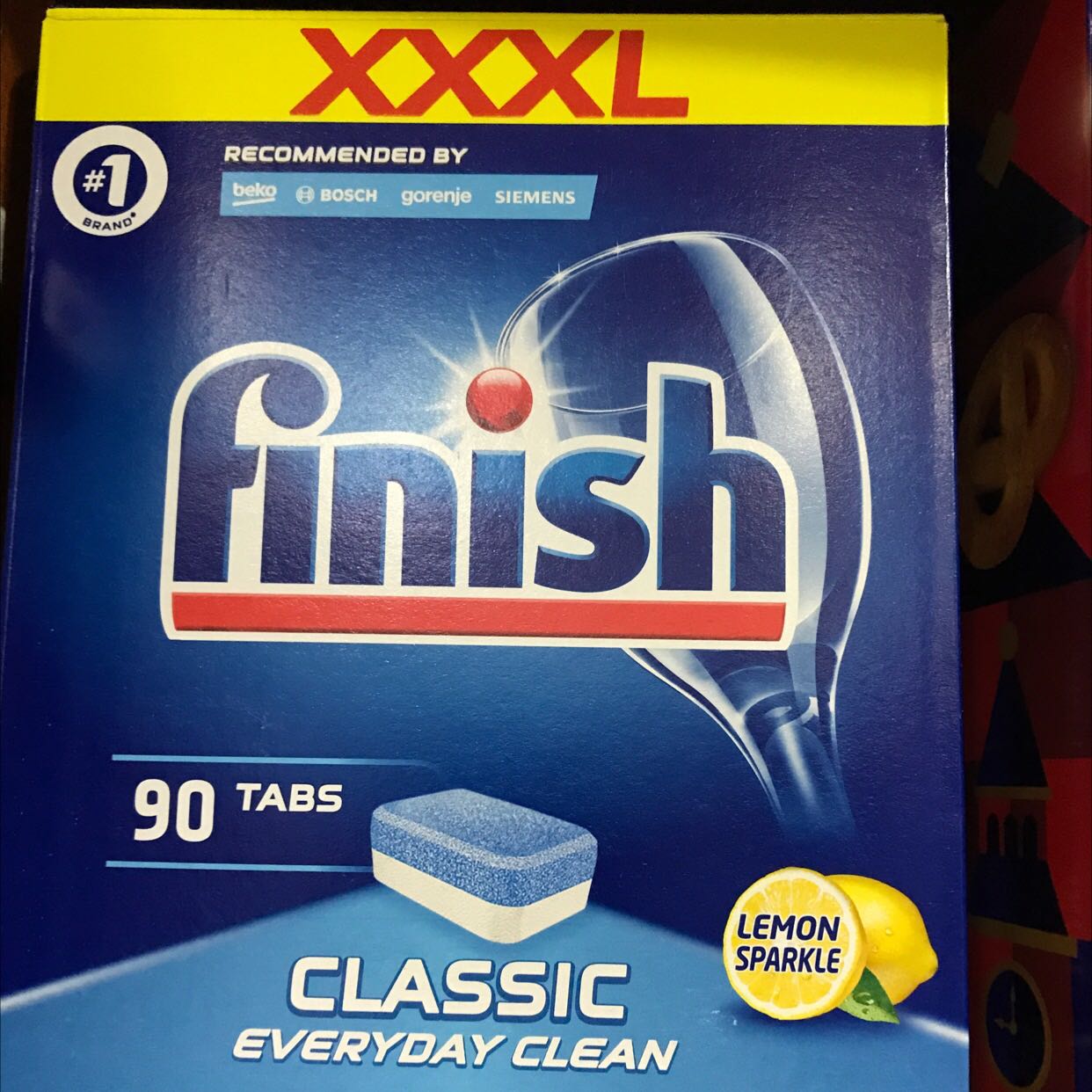 Hình trên app khác với sản phẩm. Loại classic k có viên tròn ở giữa! :(
Shop support nhiệt tình.