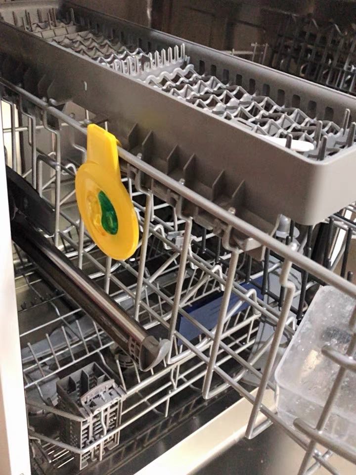 Đồ finish quen mua của shop rồi nên rất yên tâm. Hàng chuẩn chính hãng, khử mùi khá tốt, rửa bát nhiệt độ cao lúc mở ra hay bị mùi hơi khó chịu, xài cái này là hết hẳn. Hương mát mát thôi chứ không bị nồng quá. Khi nào hết sẽ tiếp tục ủng hộ shop