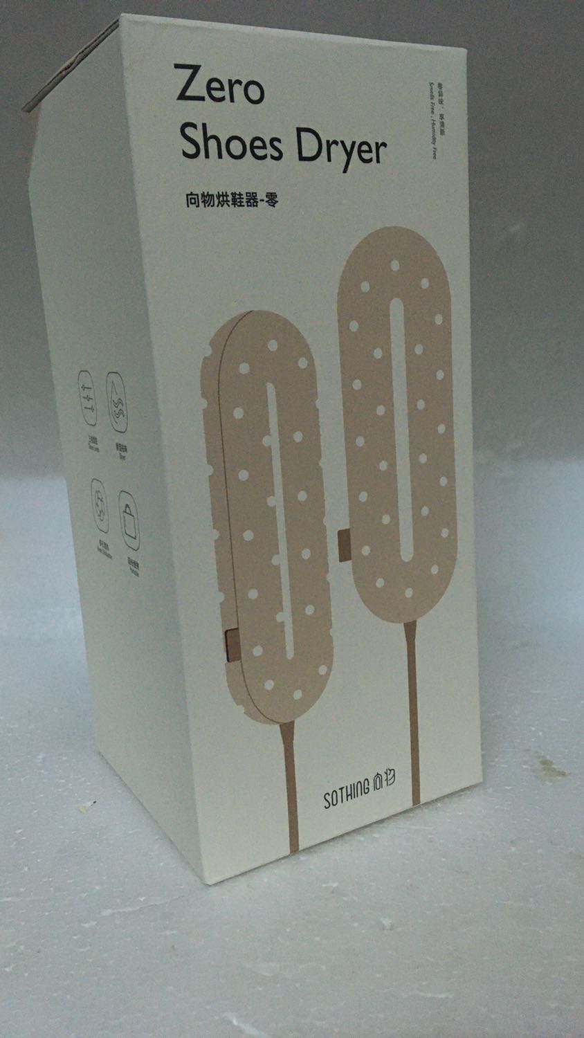 Máy sấy nhỏ gọn xinh xắn, thiết kế hơi bị đẹp!
Mới đầu xem hình cứ nghĩ có nút hẹn giờ riêng, hóa ra là ở ngay trên phích cắm 🤣