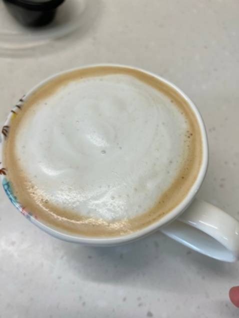 Vòi đánh bọt sữa tạo capuchino tuyệt vời lun.
100ml sữa thanh trùng dư cho m 1 cốc capuchino...còn về cốc cafe thì fai do chất lượng cafe chứ máy dùng dễ và nhanh chóng.
Shop tư vấn khá nhiệt tình. Không gửi m HDSD tuy nhiên tìm trên mạng có khá chi tiết.