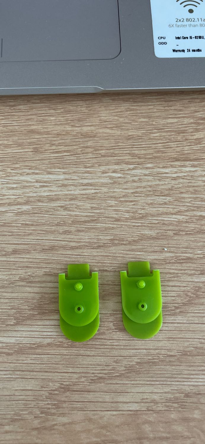 Rất ưng ý, mặc dù sau khi giảm giá thì giá vẫn hơi cao hơn chỗ khác, bất ngờ là nhận được khuyến mãi một SP của Plus khác đi kèm trong khi không thấy báo khi mua hàng nên tính ra vẫn lời :)). Tuy nhiên mình không rõ 2 miếng nhựa màu xanh đi kèm được dùng để làm gì?