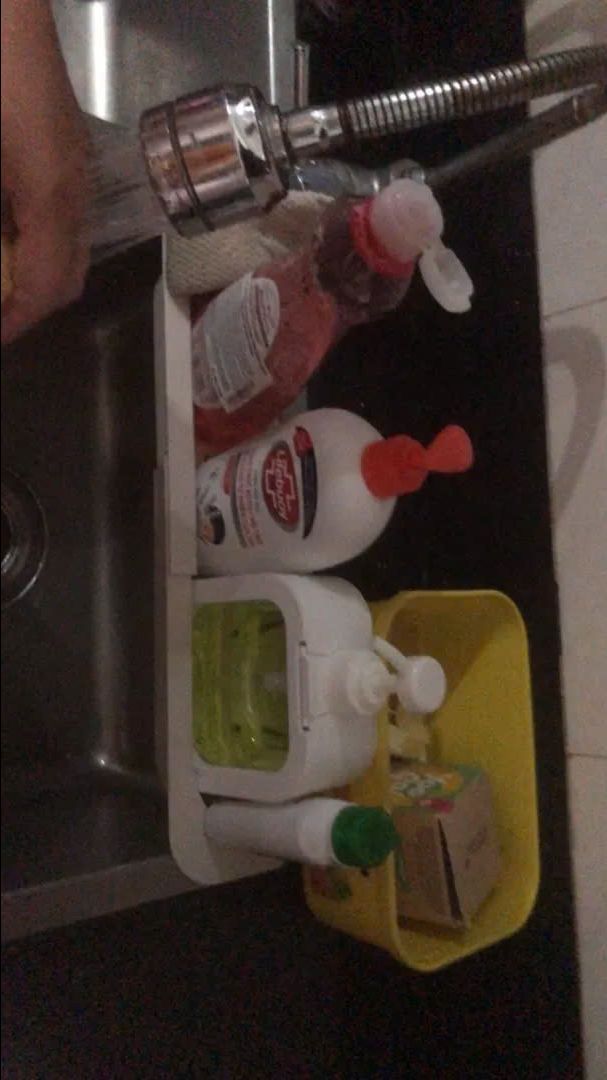 thiết kế thông minh , kéo ra kéo vô tùy vào kích thước chậu . Rất hài lòng về cái kệ này