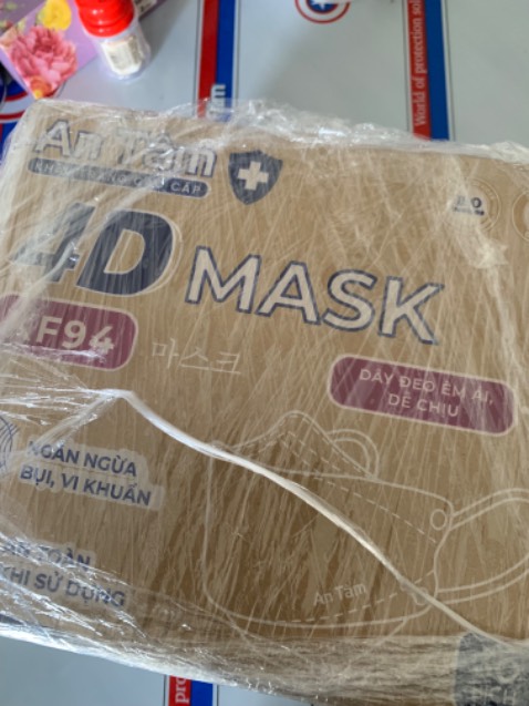 Khẩu trang k quá dày cũng k quá mỏng, đóng gói kĩ, với giá như v thì khá oke. Nên mua ủng hộ shop nha mn Khẩu trang k quá dày cũng k quá mỏng, đóng gói kĩ, với giá như v thì khá oke. Nên mua ủng hộ shop nha mn