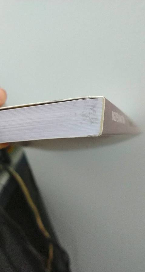 Nội dung sách của tác giả Nguyễn Văn Tuấn đọc dễ hiểu. Tác giả sử dụng R để phân tích dữ liệu và xây dựng mô hình. Tuy nhiên đáng tiếc là gáy sách hơi lem, không đúng với chất lượng sách in chuẩn.