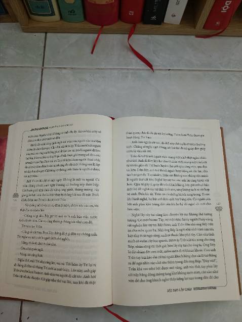 Chất lượng giấy tốt, in ấn rõ nét. Tiki giao hàng nhanh nhưng sách giao cho mình bị móp một chút ở 3 góc luôn.