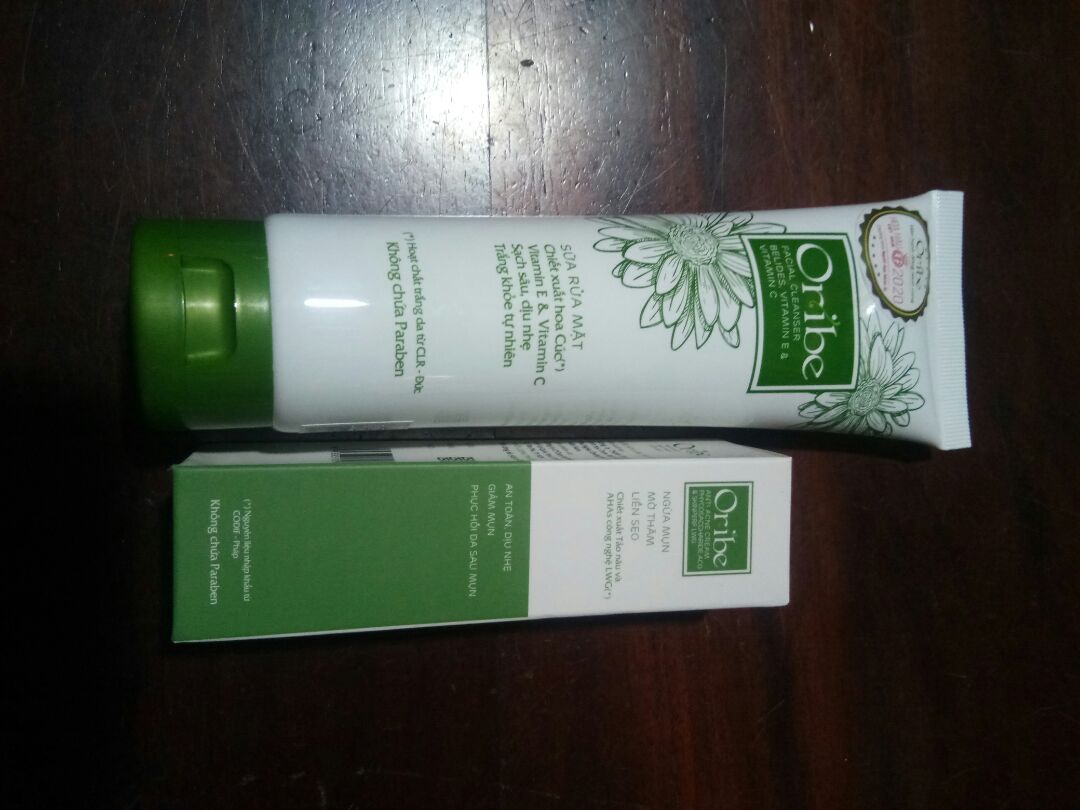 Giao hàng nhanh, đóng gói kĩ,  vì đây là lần đầu mình sử dụng sản phẩm nên vẫn chưa biết kết quả trên da có hiệu quả hay không nhưng về cơ bản, thành phần của sản phẩm khá lành tính và an toàn