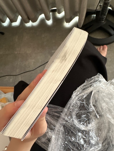Sách bẩn và bị ráchhhhhhhh 😭
