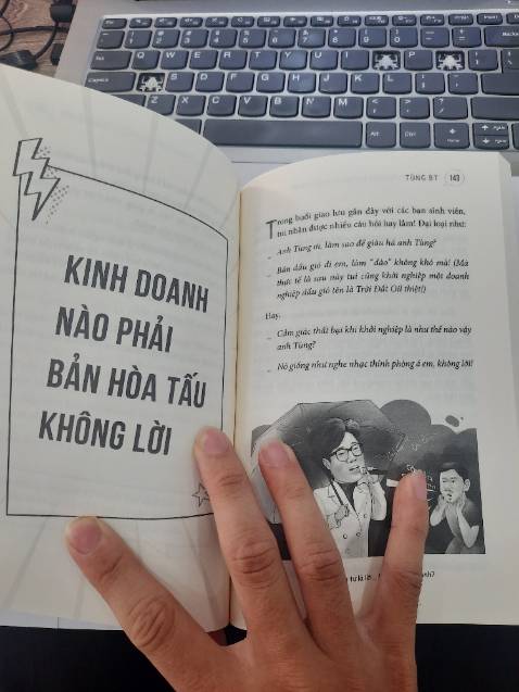 Shop đóng gói cẩn thận, giao nhanh. Sách có nhiều hình ảnh minh họa. 
Nội dung đọc siêu cuốn vì theo dõi anh Tùng cũng khá lâu. Bạn nào fan anh Tùng thì không thể bỏ qua cuốn này.