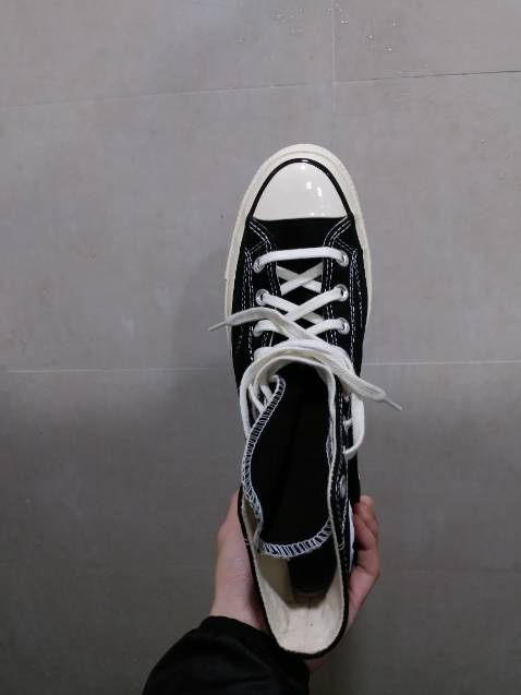 Hàng chuẩn real,đi êm, đẹp nhưng có một số lỗi nhỏ như chỉ thừa và hộp móp nhưng vẫn có thể bỏ qua!!