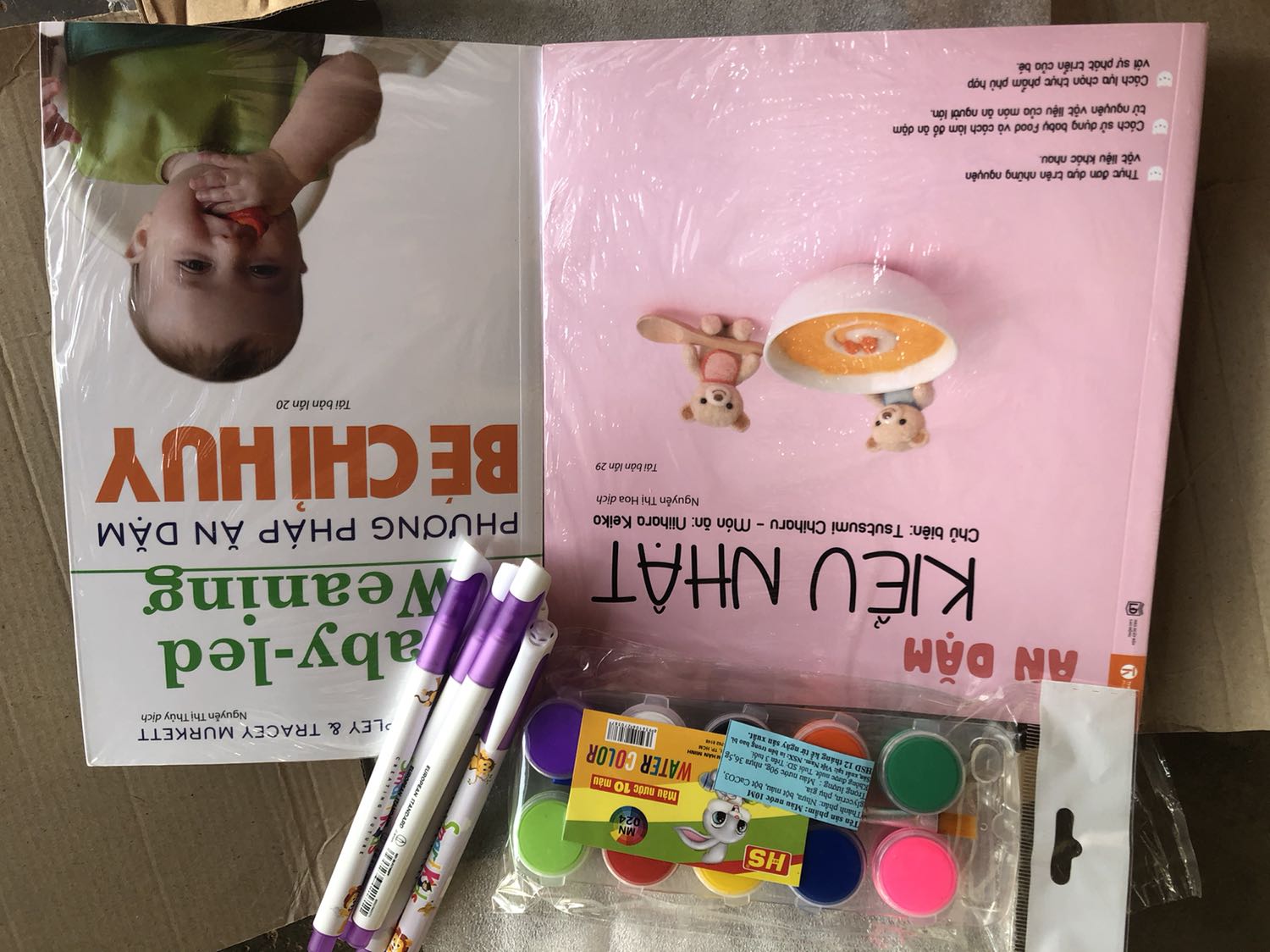 Đóng gói kĩ, hình ảnh sách rõ ràng, chất lượng . 
Nội dung thì từ từ đọc sẽ biết :) Đóng gói kĩ, hình ảnh sách rõ ràng, chất lượng . 
Nội dung thì từ từ đọc sẽ biết :)