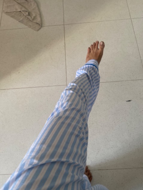 Mình dùng đã hơn 2 tháng. Mặc rất thích, mát mà không bị lạnh. 
Tìm mua thêm quần rời mà hình như shop ko bán quần rời?