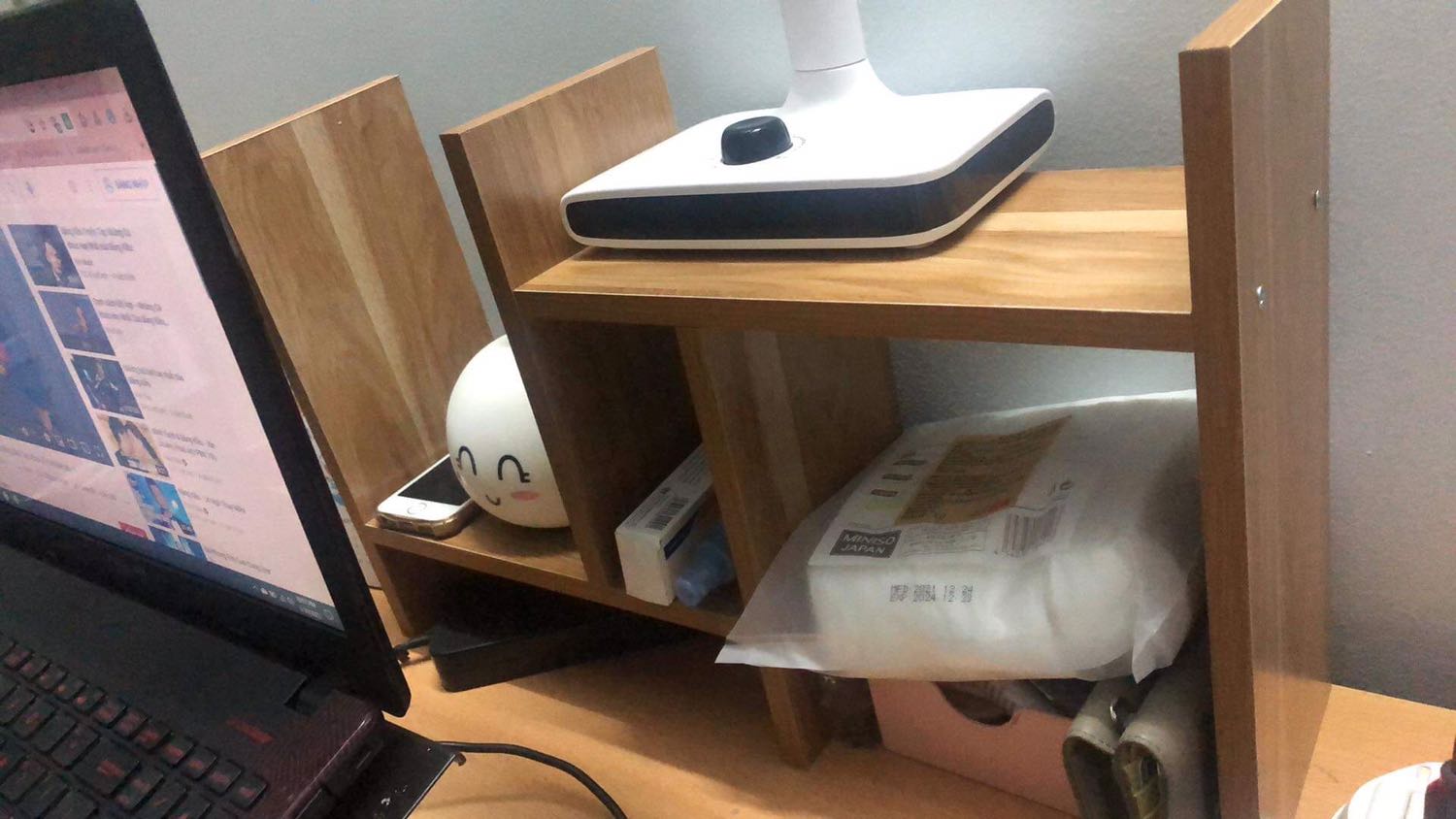 Giao nhanh 2h. Giao đúng mẫu đặt. Màu vân gỗ đẹp. Đóng gói tốt. Không bị hư hao gì, lúc mua đọc review cũng lo lắng, nhunge khi nhận hàng thì rất hài lòng vì sản phẩm ok trong tầm giá 85k.