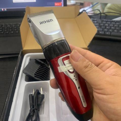 Sản phẩm rất tốt, dễ dàng sử dụng. Cầm trên tay rất chắc chắn, đáng đồng tiền bát gạo. Máy chạy êm, sắc bén. Thời gian giao hàng rất nhanh. Nhân viên nhiệt tình tư vấn cho khách. Mùa dịch này sắm 1 chiếc rồi tự cắt tại nhà cho mấy anh là quá ổn luôn này.