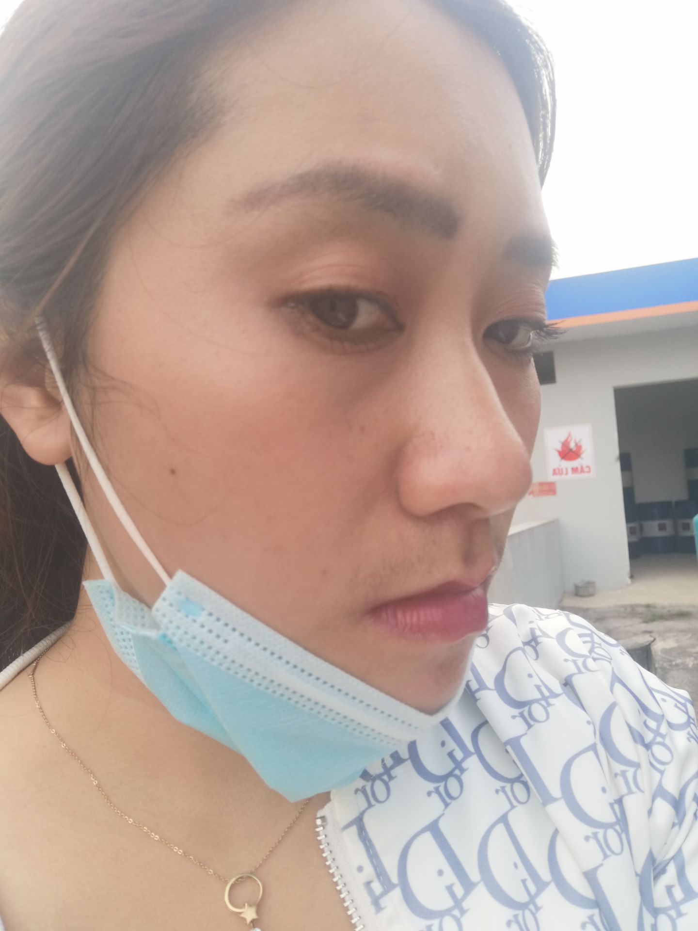 trc mi mình ngắn ngủn ý, dùng hết 2 combo khoảng 4-5 tháng thì thấy mi bắt đầu có tiến triển dài hơn, dày hơn, đi ăn cưới chuốt lên mn tưởng mi giả ?nói chung là ưng dòng sp này, chất lượng 5*