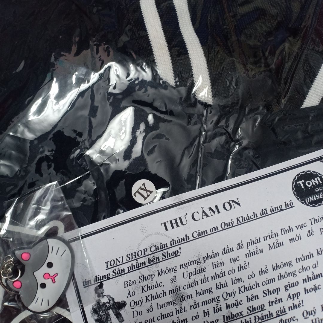 ?Áo y hình đẹp lắm luôn. Vải mềm mịn không mỏng không dày mặc mát. Ưng lắm luôn. Mua hàng Tiki luôn an tâm nên mua nhiều vẫn thích. Shop này phục vụ rất tốt, tặng Quà và còn gửi Thư cảm ơn nghe cảm động. Sẽ ủng hộ shop thêm khi có nhi cầu nè!?