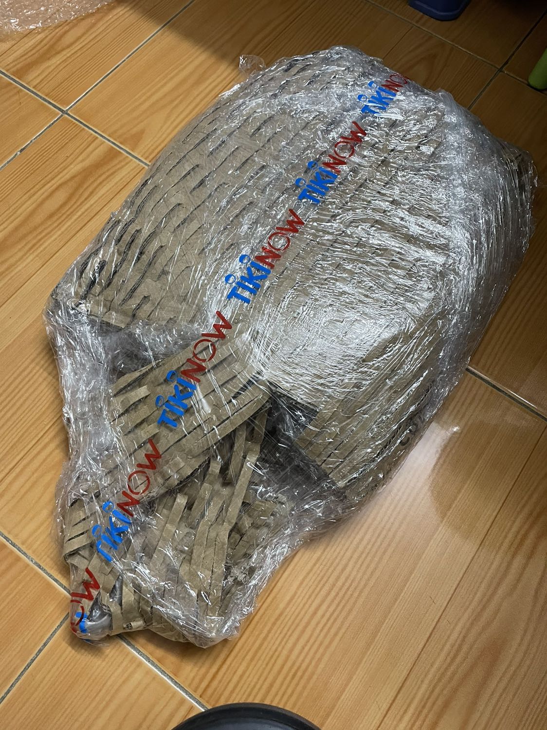 Chảo được giao nhanh,đóng gói khá cẩn thận.Chảo có vệt xước nhỏ nhưng chấp nhận được.Nhà mình dùng dòng chảo này rồi nên tin tưởng chất lượng và mua khi có nhu cầu.Giá cuối mua chảo này cũng khá là tốt 320k gì đấy