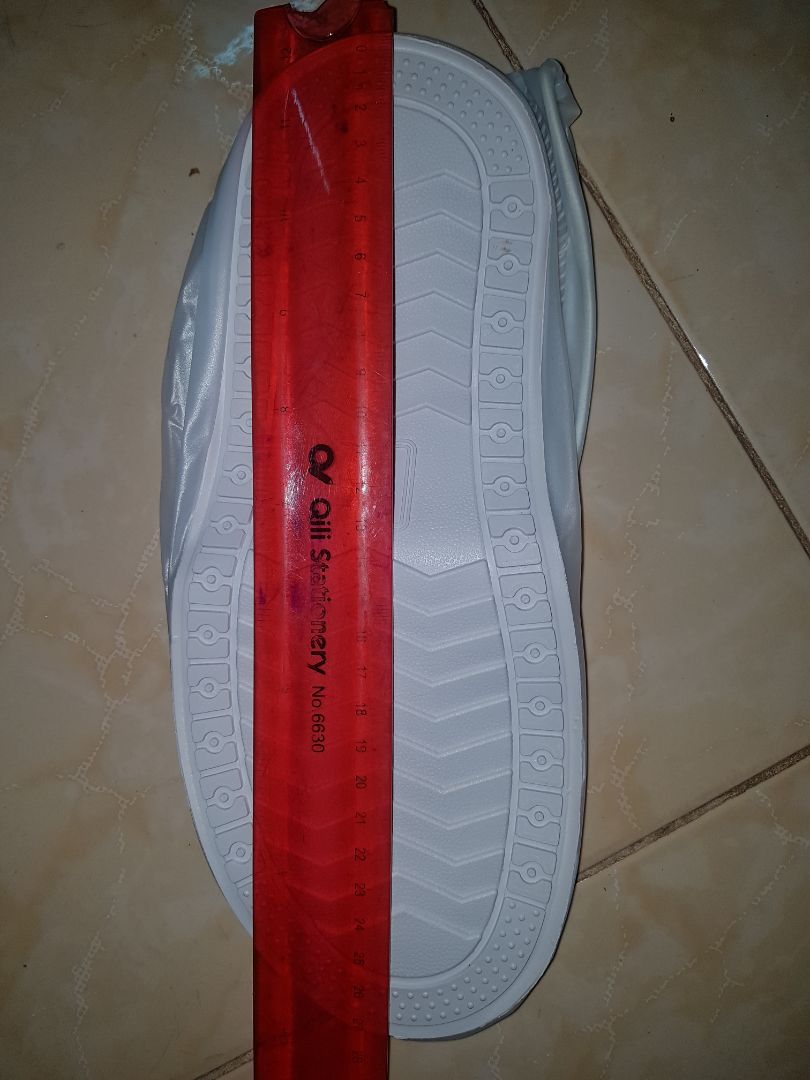 Gửi sai size ủng. Có dấu hiệu của việc cố tình ***, cạo size in dưới đế ủng. Trả hàng và không bao giờ muốn mua lại của shop.
P/s: Đặt sz 36, giao hàng sz rất lớn, khoảng 40-41, xem ảnh kèm theo.
Nếu có thể đánh giá thấp hơn 1 sao thì tốt