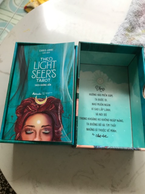 Bộ bài rất đẹp, đóng gói cần thận, giao hàng nhanh
Mua được giá sale như này là cực kỳ hài lòng :)