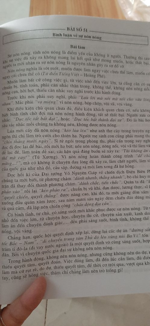thật sự thì mình k thích sách này lắm, mua sahs này chẳng thà lên mạng tìm bài đọc, toàn các bài văn theo hình thức cũ, k có sự đổi mới  hay cập nhật theo chương trình học gần đây, chỉ đơn thuần là các bài văn để đọc như trên mạng, đến tựa đề bài văn cũng ghi ngắn gọn đến hơi bất mãn