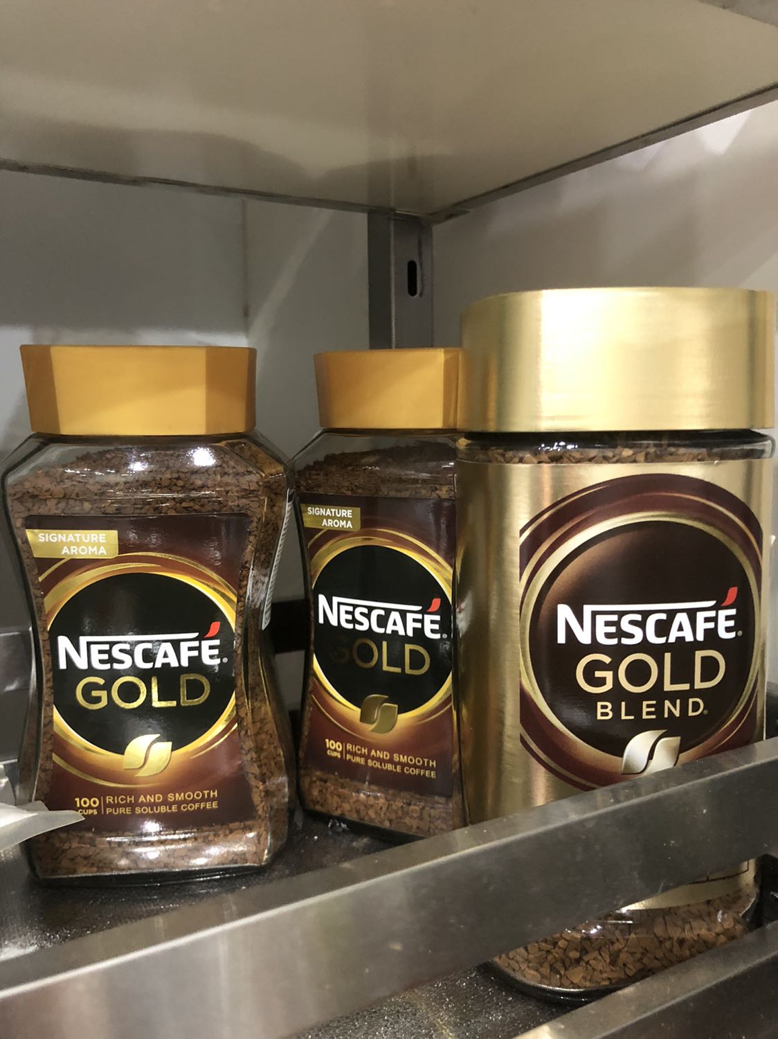 Cafe ngon ly tặng cũng đẹp 👍👍👍
Nhà có khi hết tiền, nhưng không thể hết cafe kkk.