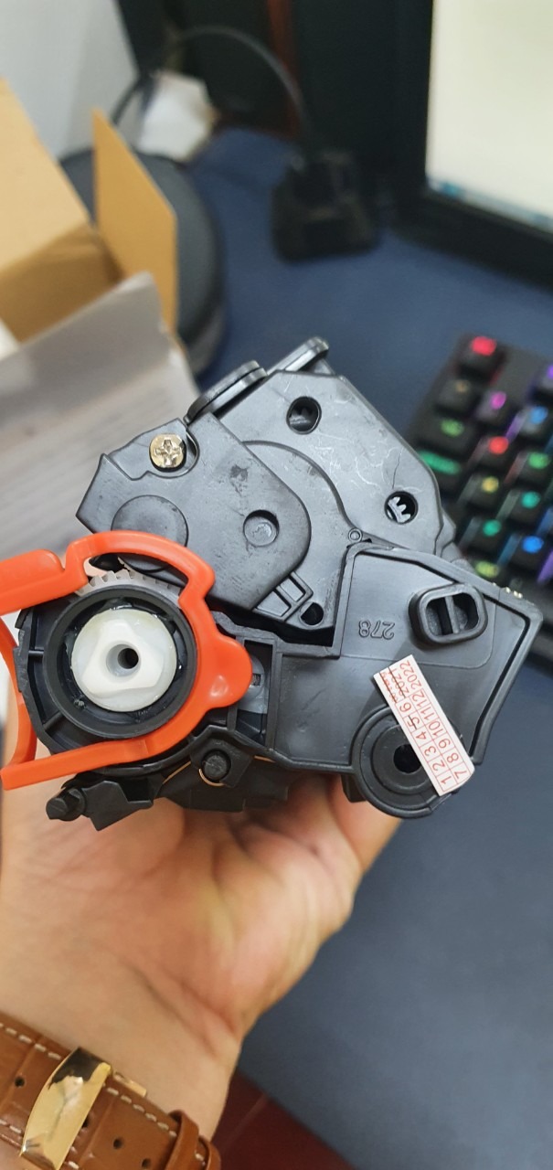 Hàng nhận được không đúng theo thông tin và mẫu mã, hàng đặt loại có lỗ nạp mực. Nhưng nhận hàng thì không có