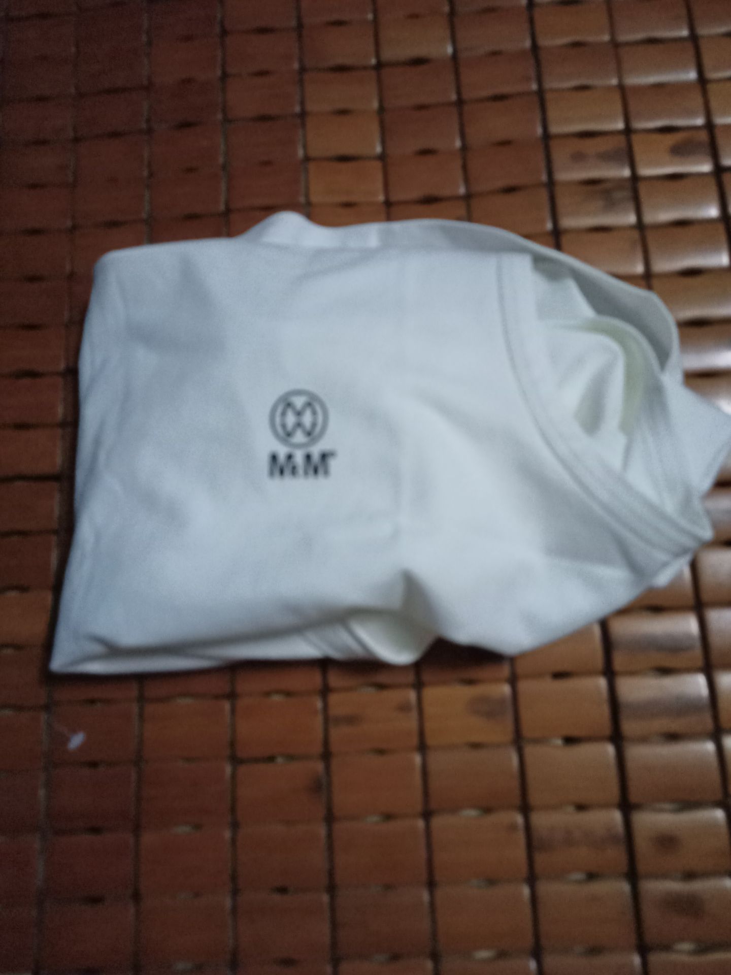 áo vải mềm, mịn đẹp. Hàng chất lượng nè. Thích. Mọi người nên mua nhé. Giá hợp túi tiền.