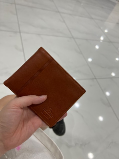 Ví hơi nhỏ, màu đẹp, giá ổn Ví hơi nhỏ, màu đẹp, giá ổn