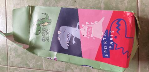 Bình đẹp , giao hàng nhanh nhưng hộp bị móp,méo giống như đã bị mở ra .