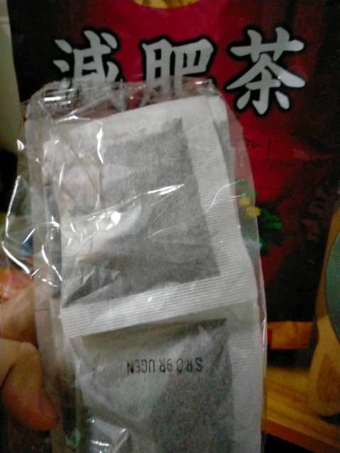 Đóng gói sản phẩm chắc chắn, giao hàng nhanh. Theo trải nghiệm của mình thì trà dễ uống và thơm mùi trà, về công dụng thì sản phẩm có hạn chế được cơn thèm ăn của mình lại, mình sẽ kiên trì sử dụng để giảm xuống được cân nặng mong muốn