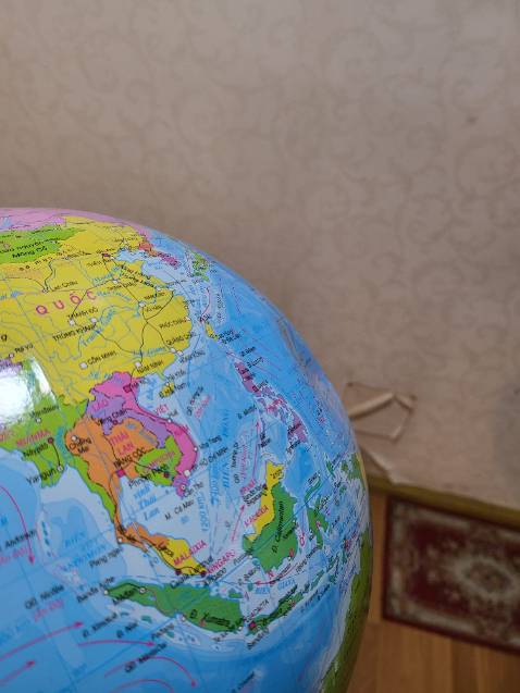 Quả cầu bị móp một phần bên mặt Quả cầu bị móp một phần bên mặt