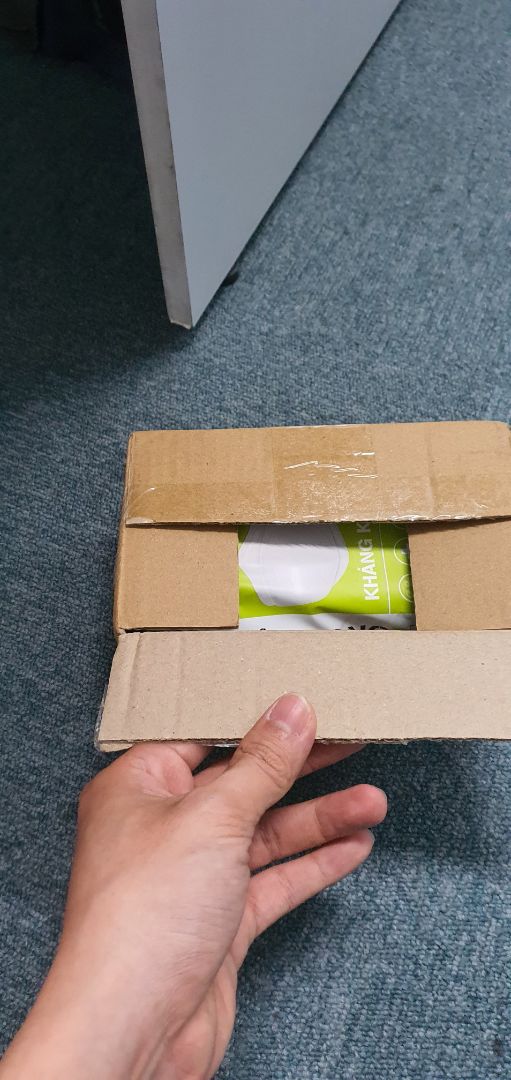 mua lót cốp xe gửi mình bịch khẩu trang 380k ???!