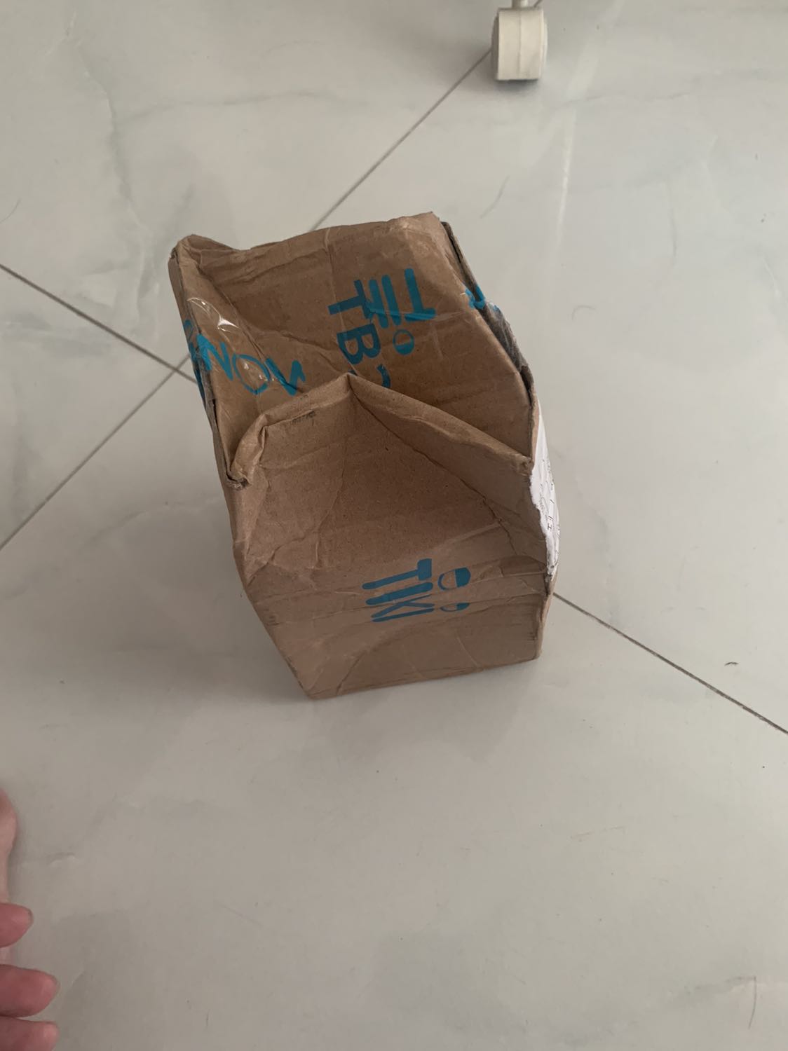 Shop làm ăn không uy tín, *** đảo trong khi để chương trình đặt đơn hàng >299k sẽ tặng quà nhưng đơn mình tới >450k nhưng không được tặng gì, giao hàng thì hộp móp méo từ trong ra ngoài. Sẽ không bao giờ mua hàng từ shop này nữa.