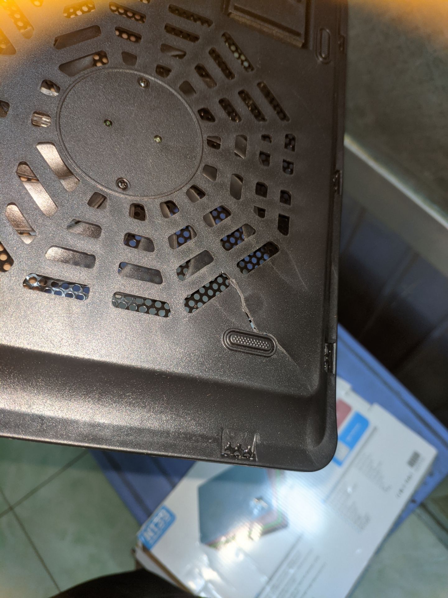 nhận được hàng quạt quay chỉ 1 cánh.
phía dưới bị cấn bể nữa.
shop hỗ trợ gấp giúp tôi.