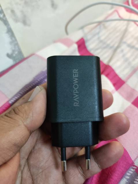 Sạc nhanh, em mua 13 không có củ sạc, có mỗi cái dây, mọi người lấy cái này sạc iphone ok ạ