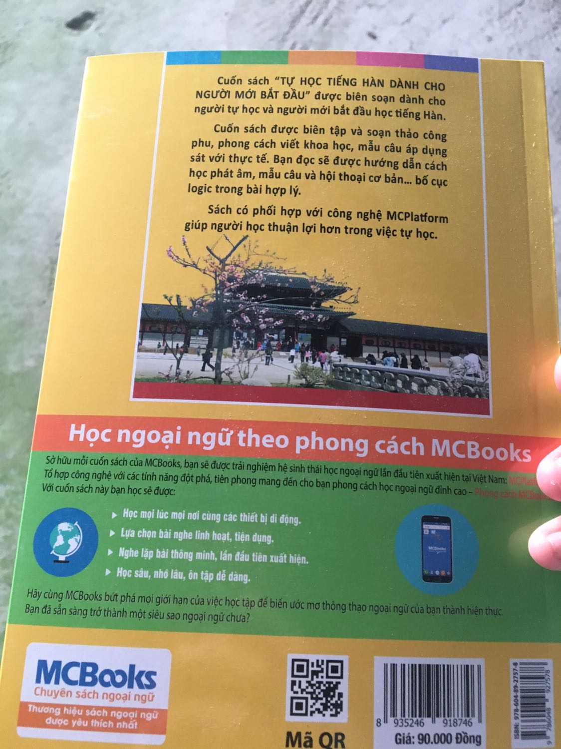 Đã rất nhiều lần mua sách ở Tiki, đóng gói kĩ càng, sách mới không bị lỗi, nội dung bổ ích, mới đặt hôm qua mà hôm nay đã giao tới sớm hơn thời gian dự kiến đến 3 ngày. Tổng cộng cả ship khi mình mua với giá 45k là 63k rẻ hơn giá gốc của sách là 90k, thật sự cảm ơn và phục Tiki rất nhiều, 5 sao ạ! Đã rất nhiều lần mua sách ở Tiki, đóng gói kĩ càng, sách mới không bị lỗi, nội dung bổ ích, mới đặt hôm qua mà hôm nay đã giao tới sớm hơn thời gian dự kiến đến 3 ngày. Tổng cộng cả ship khi mình mua với giá 45k là 63k rẻ hơn giá gốc của sách là 90k, thật sự cảm ơn và phục Tiki rất nhiều, 5 sao ạ!
