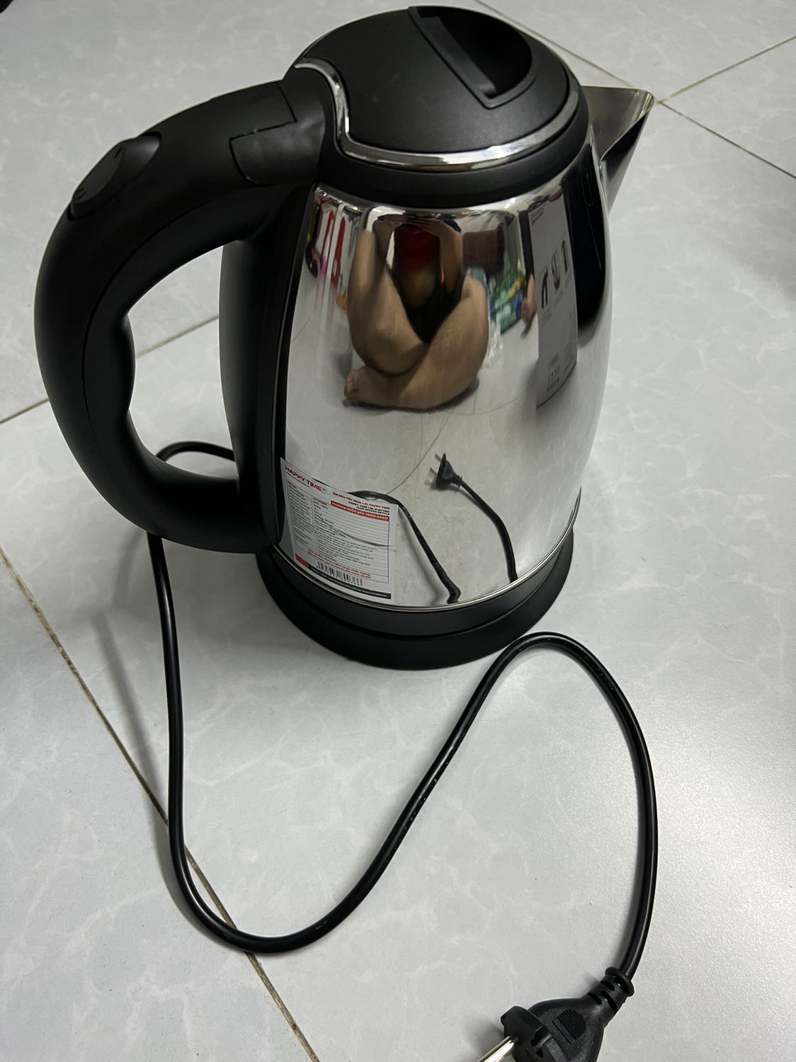 Sản phẩm giống với mô tả, vỏ ấm dược làm bằng inox, tay cầm bằng nhựa cách nhiệt, dung tích 1,8l. Giá cả hợp lý. Giao hàng siêu tốc nên rất nhanh. Bảo hành 12 tháng chính hãng SUNHOUSE. Mọi người nên trải nghiệm sản phẩm