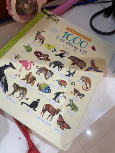 Sách rất chất lượng. Bé nhà mình rất thích đọc. Mở trang ra có nhiều thứ ẩn bên dưới rất hấp dẫn. 
Giao hàng nhanh đóng gói cẩn thận.