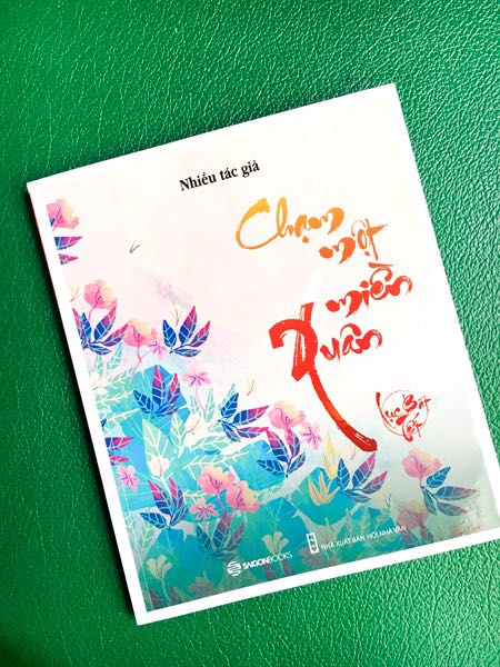 Sách rất đẹp, giây bóng in màu, thơ hay, giao hàng nhanh ạ!