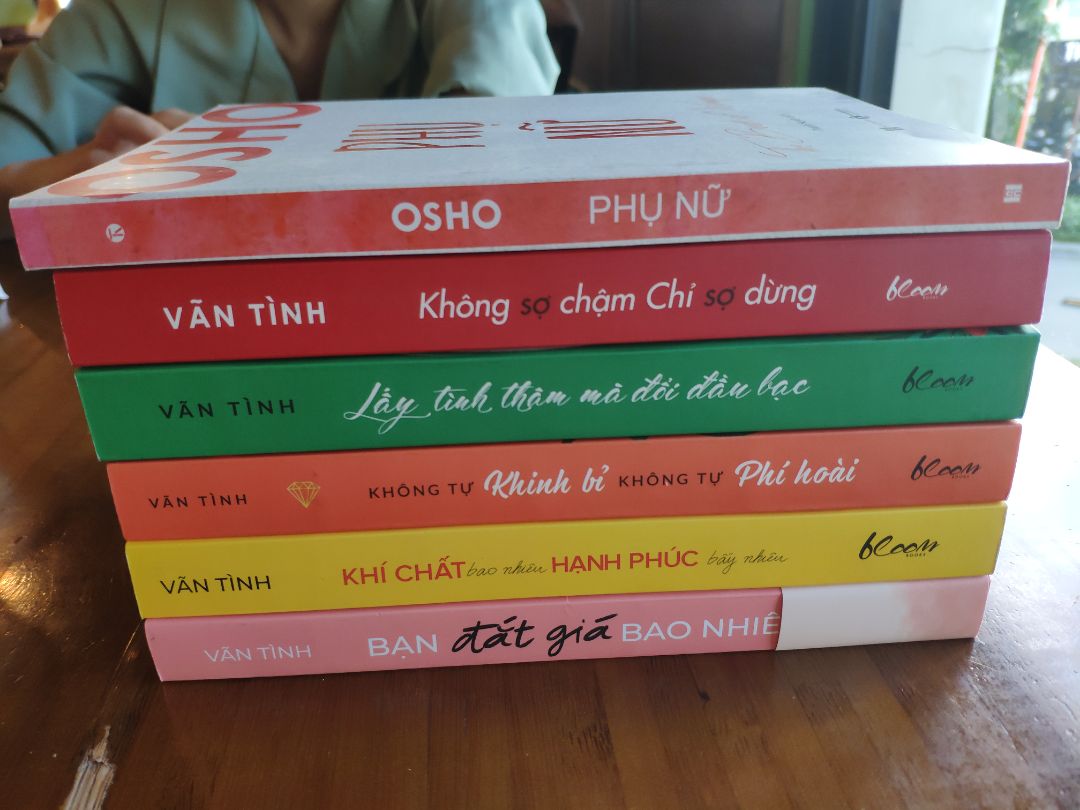 Về Giao hàng: Giao hàng nhanh
Về đóng gói: Tiki luôn tuyệt vời, gói đẹp
Về chất lượng sách: Tuyệt vời ông mặt trời
Về nội dung sách: một trong những cuốn sách phụ nữ nên đọc ạ
Về giá cả: rẻ không tưởng

Xin cảm ơn TIKI ❤️❤️❤️