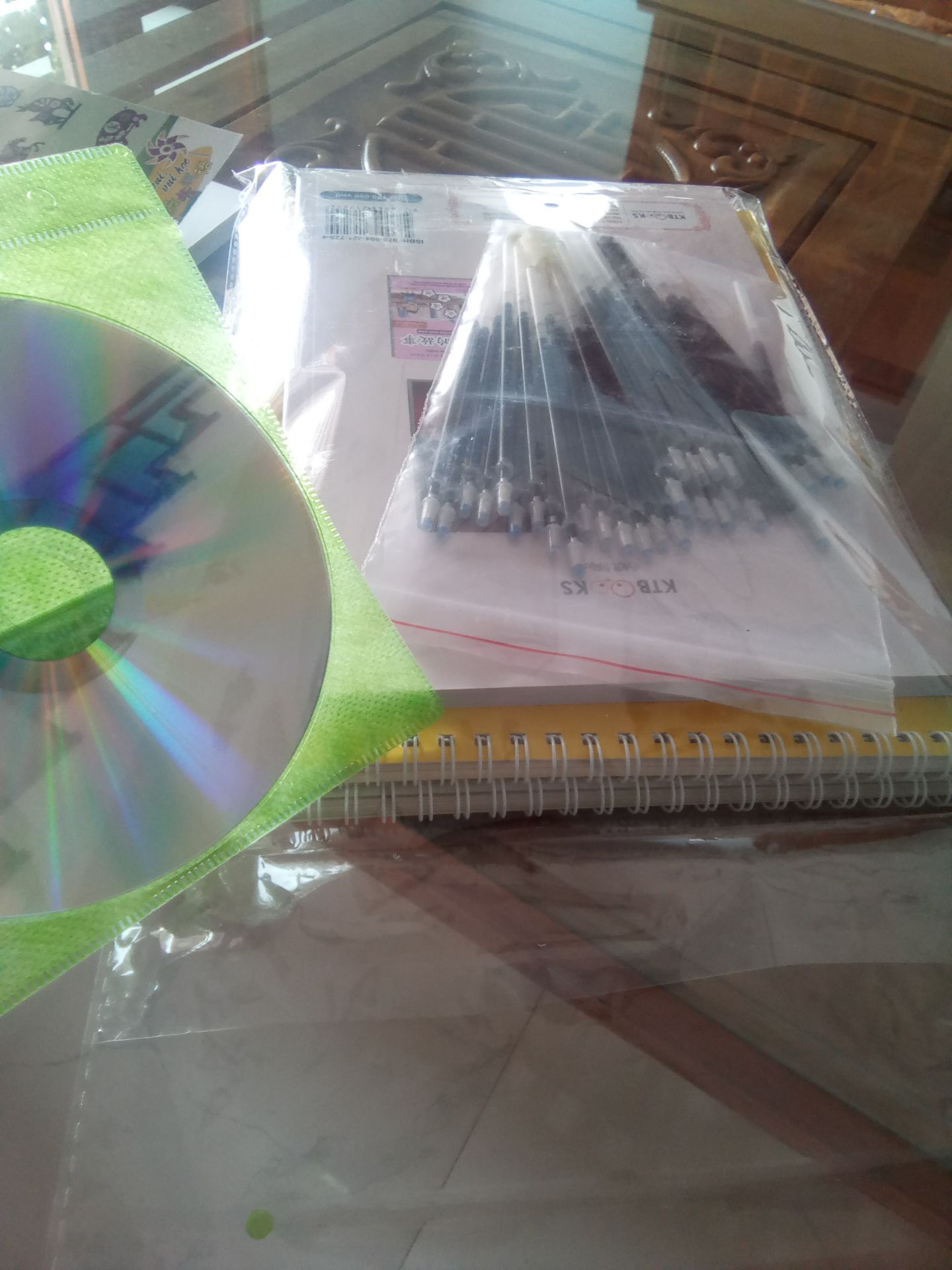 sách có phần tiếng việt, phần pinyin, chữ hán đầy đủ nha mn, giao nhanh nữa, truyện cũng thú vị.