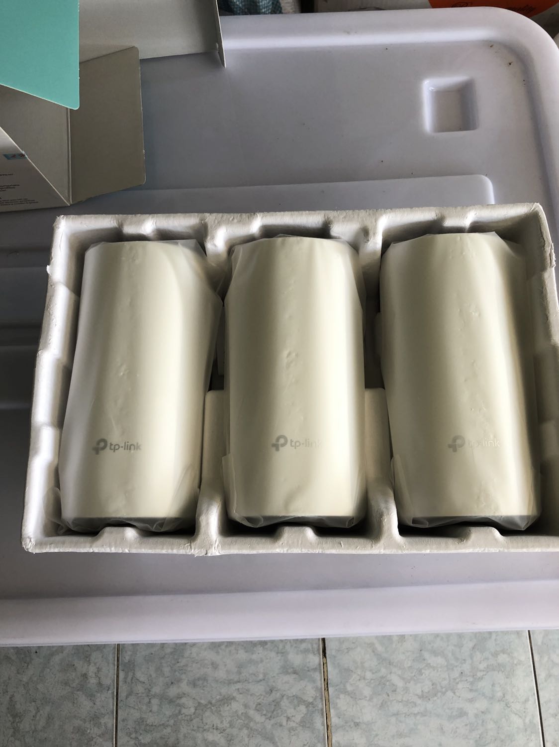 Hàng đóng gói chắc chắn đẹp. Shop LeHuy có tem niêm phong trên hộp nữa. Chưa xài nên chưa bik tốc độ có ổn định và nhanh ko, sẽ review trong vài ngày tới.