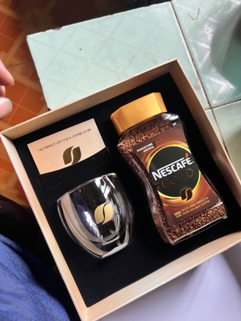 Giao hàng nhanh cà phê ngon mà bao bì cũ quá có bụi nhiều, này mua uống k sao chứ đem đi tặng nhìn bẩn